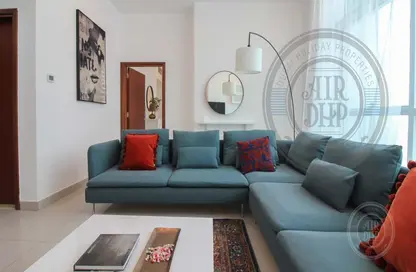 Living Room image for: Apartment - 3 Bedrooms - 3 Bathrooms for rent in Marina Pinnacle - Dubai Marina - Dubai, Image 1