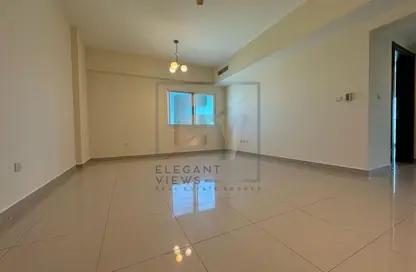 شقة - 2 غرف نوم - 3 حمامات للايجار في المساكن الحمراء - مدينة دبي الرياضية - دبي شقة - 2 غرف نوم - 3 حمامات للايجار في المساكن الحمراء - مدينة دبي الرياضية - دبي