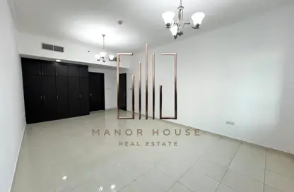 شقة - 2 غرف نوم - 3 حمامات للايجار في برج ربيعة - مجان - دبي لاند - دبي