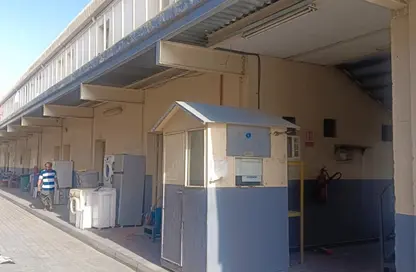 سكن عمال - استوديو - 8 حمامات للايجار في المنطقة الصناعية رقم 2 - المنطقة الصناعية بالشارقة - الشارقة