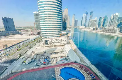 صورة لـ حوض سباحة مكتب - استوديو للبيع في برج الأعمال - الخليج التجاري - دبي ، صورة رقم 1