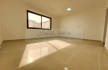 صورة لـ غرفة فارغة شقة - غرفة نوم - 1 حمام للايجار في حي السفارات - شارع المطار - أبوظبي ، صورة رقم 1