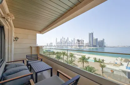 Balcony image for: Villa - 4 Bedrooms - 4 Bathrooms for rent in Viceroy - Palm Jumeirah - Dubai, Image 1