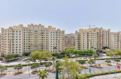 Apartment - 2 Bedrooms - 3 Bathrooms for rent in Al Hatimi - Shoreline Apartments - Palm Jumeirah - Dubai