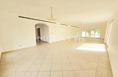 Villa - 4 Bedrooms - 4 Bathrooms for rent in Jumeirah 1 Villas - Jumeirah 1 - Jumeirah - Dubai
