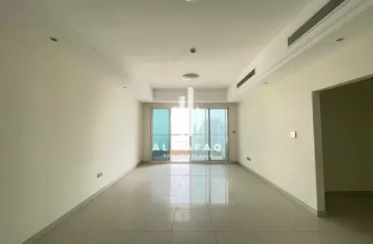 Apartment - 2 Bedrooms - 3 Bathrooms for rent in Al Khan - Sharjah