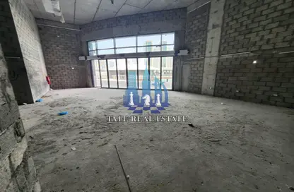 Retail - Studio for rent in Tourist Club Area - Abu Dhabi