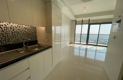 صورة لـ مطبخ شقة - 1 حمام للايجار في آيكون سيتي  تاور سي - آيكن سيتي - الخليج التجاري - دبي ، صورة رقم 1