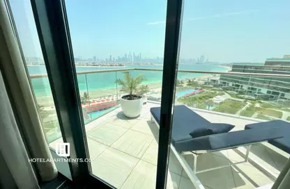 Apartment - 3 Bedrooms - 4 Bathrooms for rent in Th8 Palm Hotel Apartments - Palm Jumeirah - Dubai
