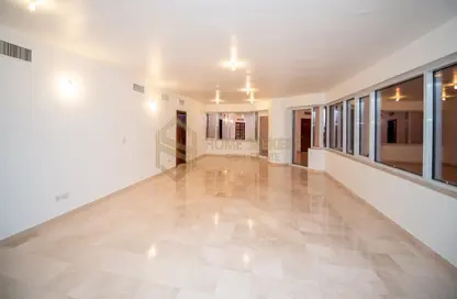 Apartment - 4 Bedrooms - 3 Bathrooms for rent in Tourist Club Area - Abu Dhabi