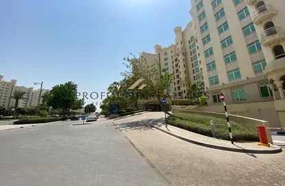 Apartment - 3 Bedrooms - 3 Bathrooms for rent in Al Sarrood - Shoreline Apartments - Palm Jumeirah - Dubai