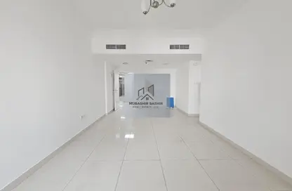 شقة - 2 غرف نوم - 2 حمامات للايجار في برج الحفيت - شارع التعاون - التعاون - الشارقة