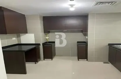 Kitchen image for: Apartment - 3 Bedrooms - 5 Bathrooms for sale in Al Maha Tower - Marina Square - Al Reem Island - Abu Dhabi, Image 1