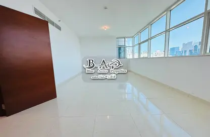Apartment - 3 Bedrooms - 4 Bathrooms for rent in Al Ghaith Tower - Hamdan Street - Abu Dhabi