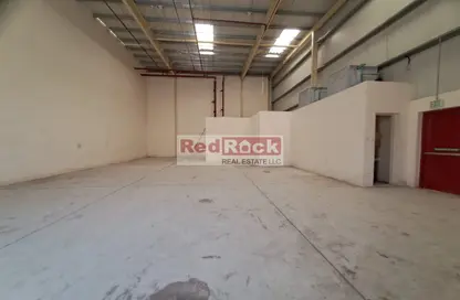 Warehouse - Studio - 1 Bathroom for rent in Al Sajaa - Sharjah