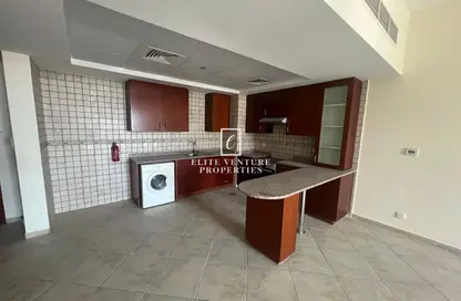 شقة - غرفة نوم - 2 حمامات للايجار في 3 نيو بريدج هيلز - نيو بريدج هيلز - مدينة السيارات - دبي