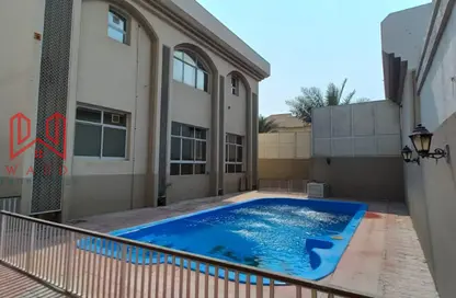 Villa - 4 Bedrooms - 5 Bathrooms for rent in Jumeirah 1 Villas - Jumeirah 1 - Jumeirah - Dubai