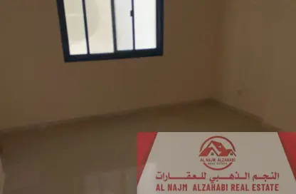 شقة - 2 غرف نوم - 2 حمامات للايجار في طريق كورنيش عجمان - عجمان