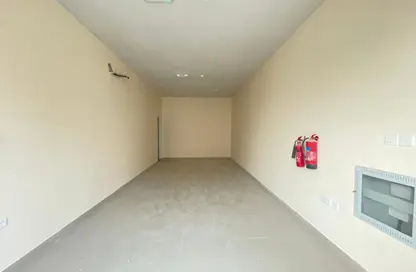 Shop - Studio - 1 Bathroom for rent in Muweileh Community - Muwaileh Commercial - Sharjah