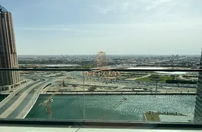 صورة لـ حوض سباحة شقة - غرفة نوم - 1 حمام للايجار في برج زادا - الخليج التجاري - دبي ، صورة رقم 1