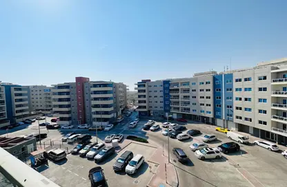 Apartment - 2 Bedrooms - 3 Bathrooms for sale in Tower 33 - Al Reef Downtown - Al Reef - Abu Dhabi