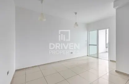 Apartment - 1 Bedroom - 2 Bathrooms for sale in Marina Pinnacle - Dubai Marina - Dubai