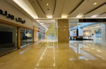 Show Room - Studio - 2 Bathrooms for rent in Nation Towers - Corniche Road - Abu Dhabi