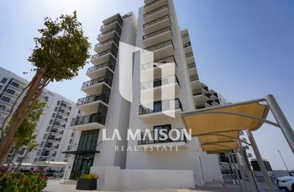 Apartment - 2 Bedrooms - 2 Bathrooms for sale in Waters Edge - Yas Island - Abu Dhabi