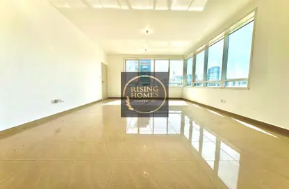 Empty Room image for: Apartment - 3 Bedrooms - 4 Bathrooms for rent in Al Ramhan Tower - Tourist Club Area - Abu Dhabi, Image 1