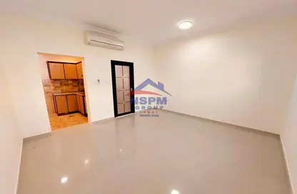 Empty Room image for: Apartment - 1 Bathroom for rent in Muroor Area - Abu Dhabi, Image 1