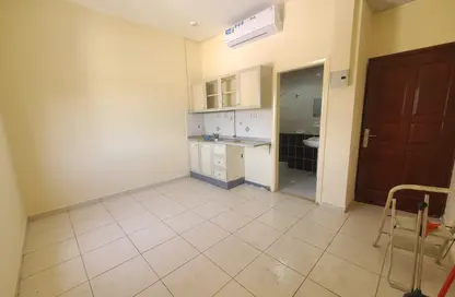 Apartment - Studio - 1 Bathroom for rent in Fire Station Road - Muwaileh - Sharjah