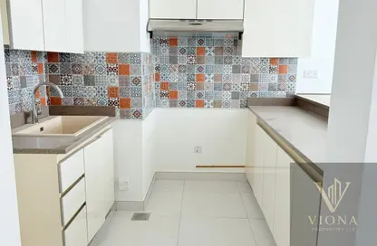 شقة - 2 غرف نوم - 3 حمامات للايجار في مبنى ربدان - مدينة السيارات - دبي شقة - 2 غرف نوم - 3 حمامات للايجار في مبنى ربدان - مدينة السيارات - دبي