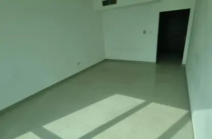 شقة - 2 غرف نوم - 3 حمامات للايجار في المجاز 2 - المجاز - الشارقة