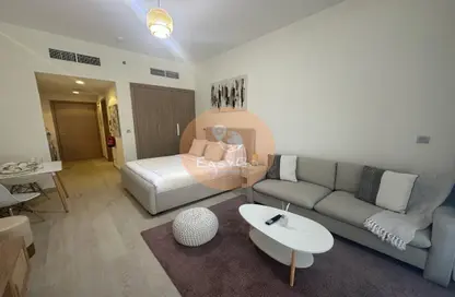 Living Room image for: Apartment - 1 Bathroom for rent in AZIZI Riviera 17 - Meydan One - Meydan - Dubai, Image 1