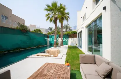 Villa - 4 Bedrooms - 5 Bathrooms for rent in Meadows 2 - Meadows - Dubai