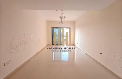 شقة - غرفة نوم - 2 حمامات للايجار في الثاني مويلح - تجارية مويلح - الشارقة شقة - غرفة نوم - 2 حمامات للايجار في الثاني مويلح - تجارية مويلح - الشارقة