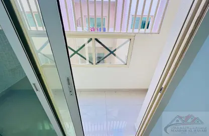 شقة - 3 غرف نوم - 3 حمامات للايجار في بناية مويليح 29 - مويلح - الشارقة شقة - 3 غرف نوم - 3 حمامات للايجار في بناية مويليح 29 - مويلح - الشارقة