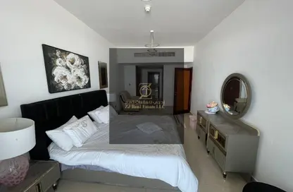 Apartment - 1 Bedroom - 2 Bathrooms for rent in Corniche Tower - Ajman Corniche Road - Ajman
