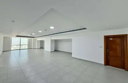 Apartment - 1 Bedroom - 2 Bathrooms for rent in Blue Tower - Sheikh Zayed Road - Dubai