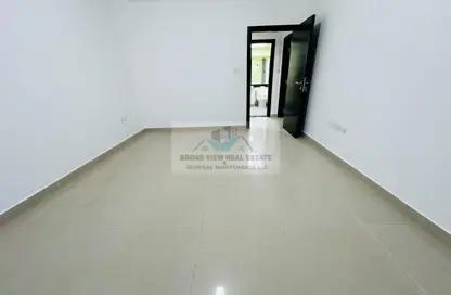 Empty Room image for: Apartment - 2 Bedrooms - 3 Bathrooms for rent in Tower 42 - Al Reef Downtown - Al Reef - Abu Dhabi, Image 1