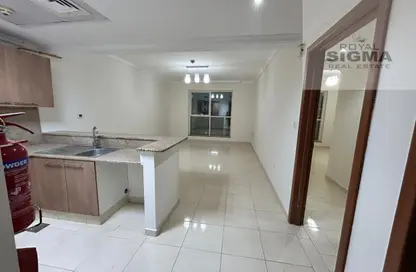 شقة - غرفة نوم - 2 حمامات للايجار في بناية عود ميثاء - عود ميثاء - بر دبي - دبي شقة - غرفة نوم - 2 حمامات للايجار في بناية عود ميثاء - عود ميثاء - بر دبي - دبي