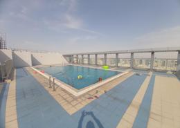 صورةحوض سباحة لـ: شقة - 2 غرف نوم - 3 حمامات للكراء في شارع إلكترا - أبوظبي, صورة 1