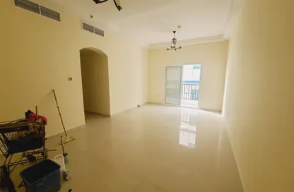 Apartment - 2 Bedrooms - 2 Bathrooms for rent in Hajar Building - Muwaileh Commercial - Sharjah