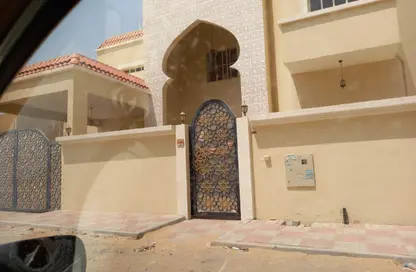 فيلا - 5 غرف نوم - 7 حمامات للايجار في 2 المويهات - المويهات - عجمان