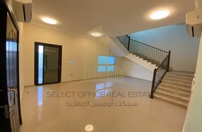 Empty Room image for: Villa - 4 Bedrooms - 5 Bathrooms for rent in Madinat Zayed - Abu Dhabi, Image 1