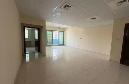 Apartment - 2 Bedrooms - 2 Bathrooms for rent in Al Wahda Building - Al Majaz 2 - Al Majaz - Sharjah