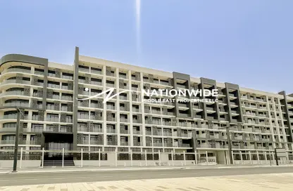 Apartment - 2 Bedrooms - 2 Bathrooms for rent in The Gate - Masdar City - Abu Dhabi