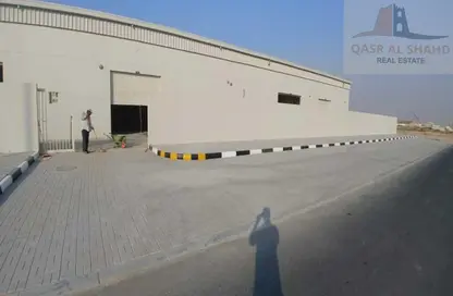 مستودع - استوديو - 8 حمامات للبيع في الصجعة الصناعية - آلصجعه - الشارقة