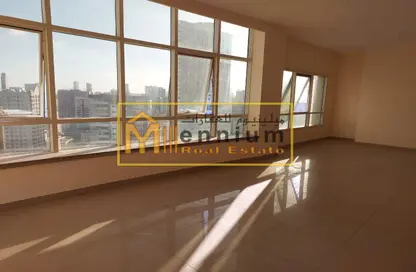 Empty Room image for: Apartment - 2 Bedrooms - 4 Bathrooms for rent in Hamza Al Khatib Tower - Al Majaz 2 - Al Majaz - Sharjah, Image 1