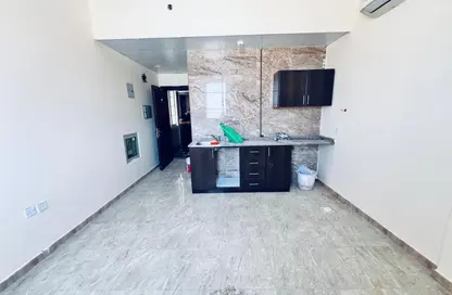 Apartment - Studio - 1 Bathroom for rent in Fire Station Road - Muwaileh - Sharjah